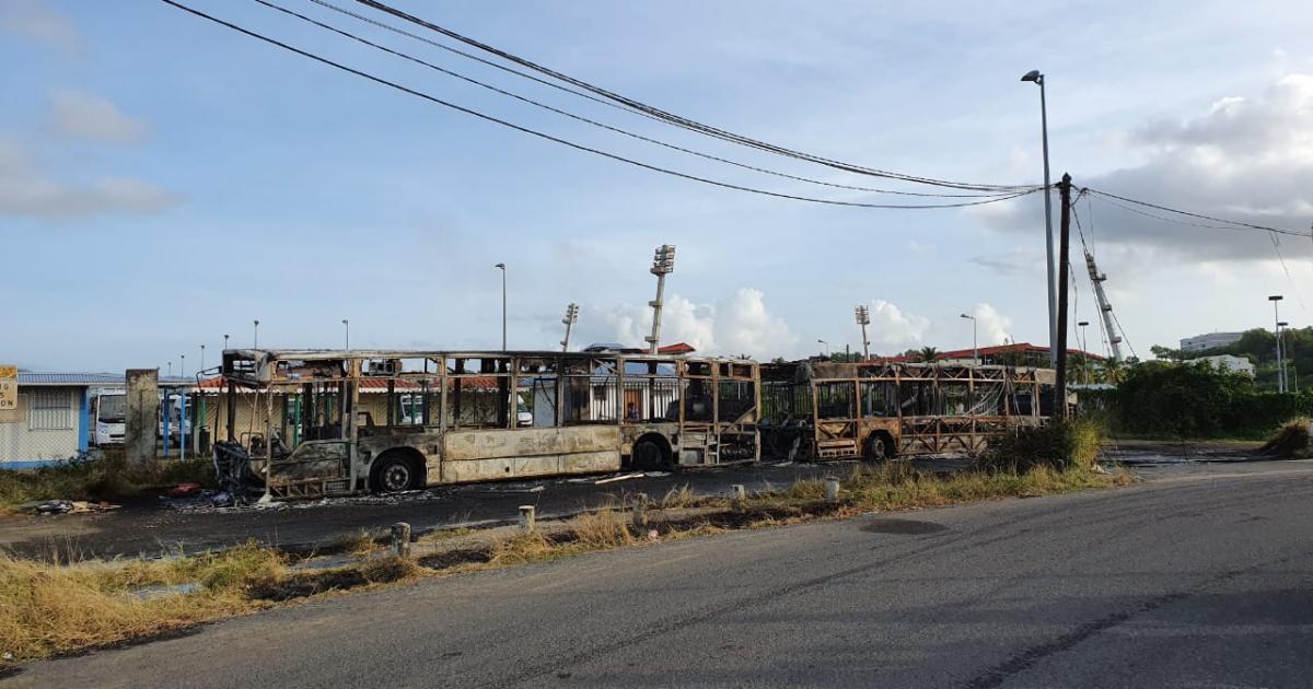 Plusieurs bus incendiés à Fort de France