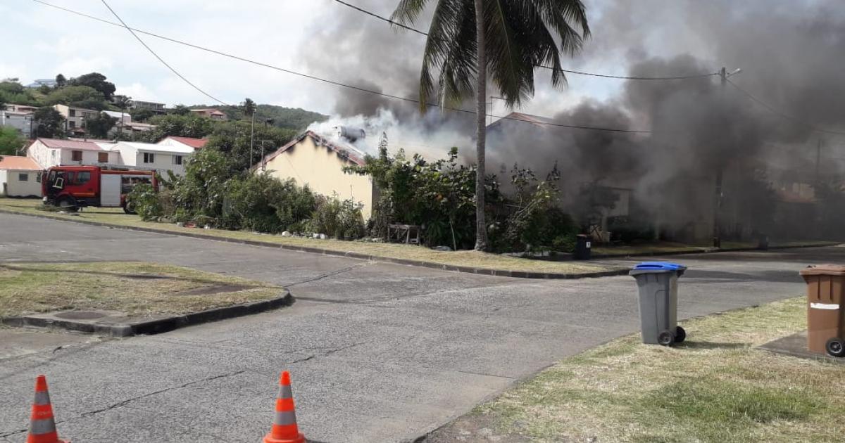 Incendie au Vauclin : trois maisons détruites par les flammes