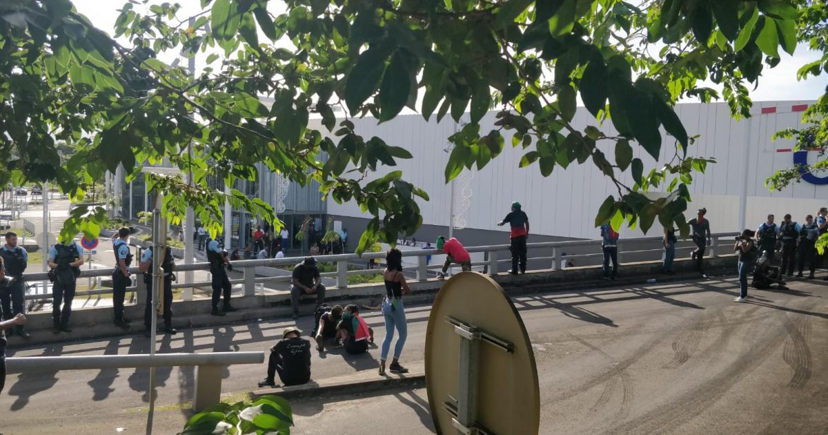 Génipa : les accès du parking débloqués, mobilisation toujours en cours
