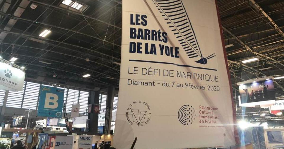 Une yole exposée au Salon Nautic de Paris
