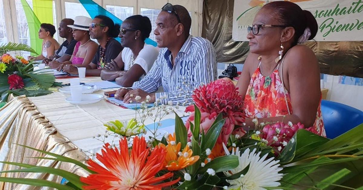     





La parade carnavalesque 2020 de Petit-Canal bat son plein 




