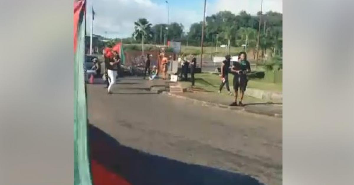 Nouveau blocage du centre commercial Océanis au Robert par les militants