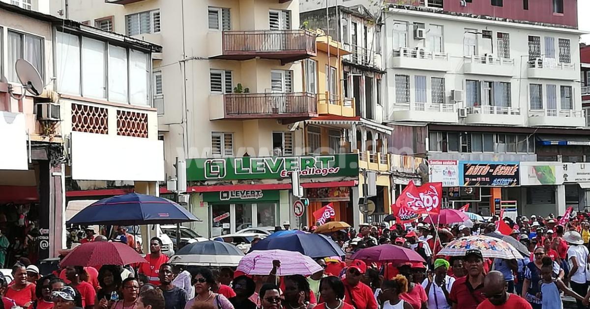 Mobilisation contre la réforme des retraites : 2 000 à 3 000 personnes dans les rues de Fort-de-France