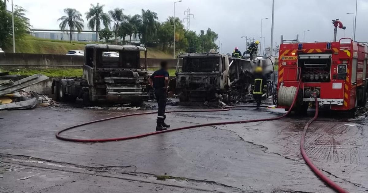 13 véhicules calcinés suite à un incendie dans la zone industrielle de Jambette