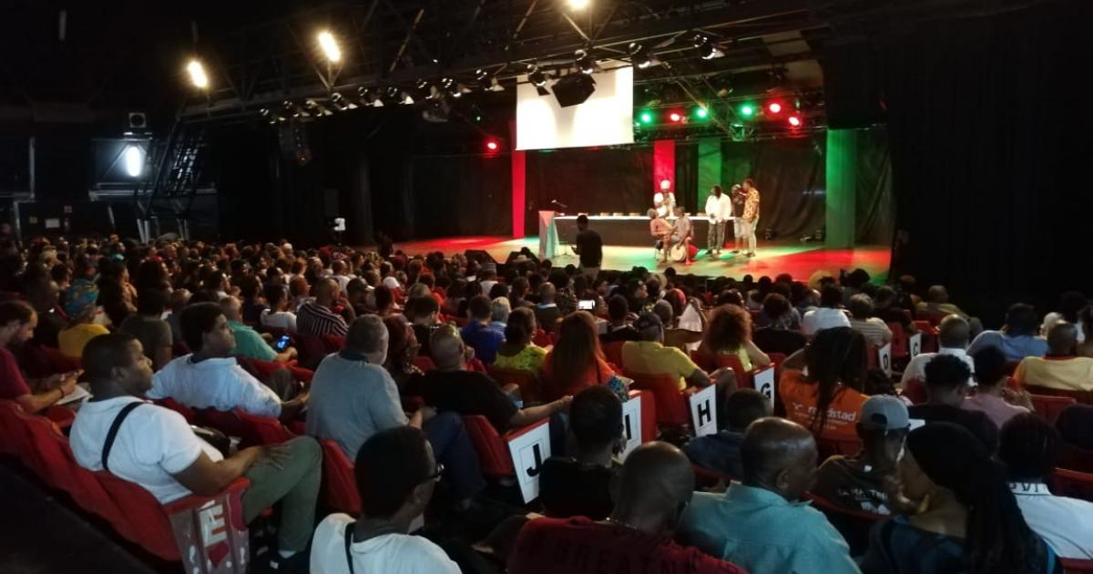 Des militants galvanisés par le "meeting contre l'oppression de notre peuple"