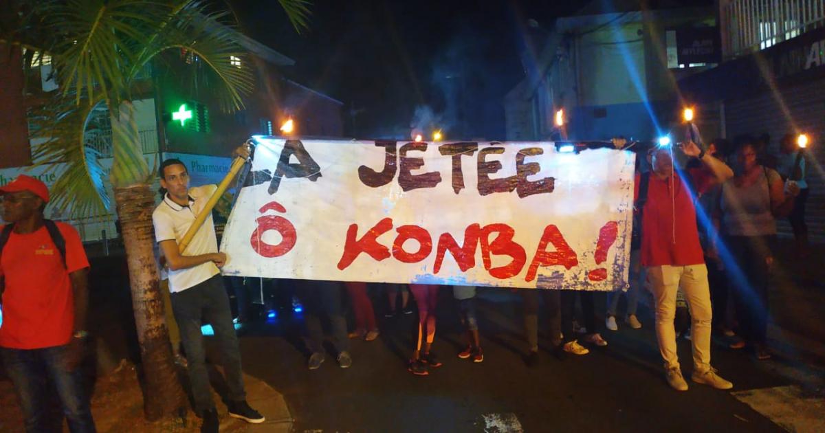 Une marche aux flambeaux contre la réforme des retraites