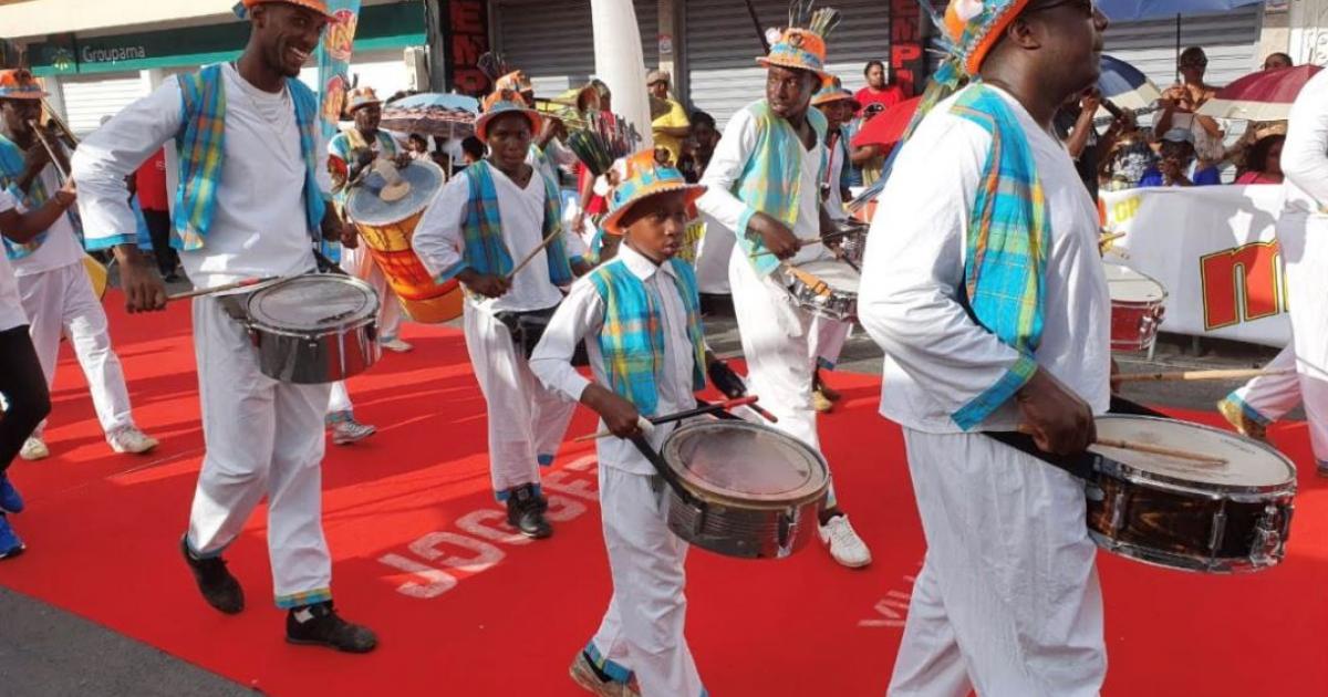     





Carnaval : c'est parti pour la parade Moule en folie




