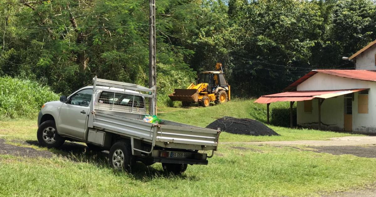 Des fûts de chlordécone enfouis sur un terrain à Saint-Joseph ?