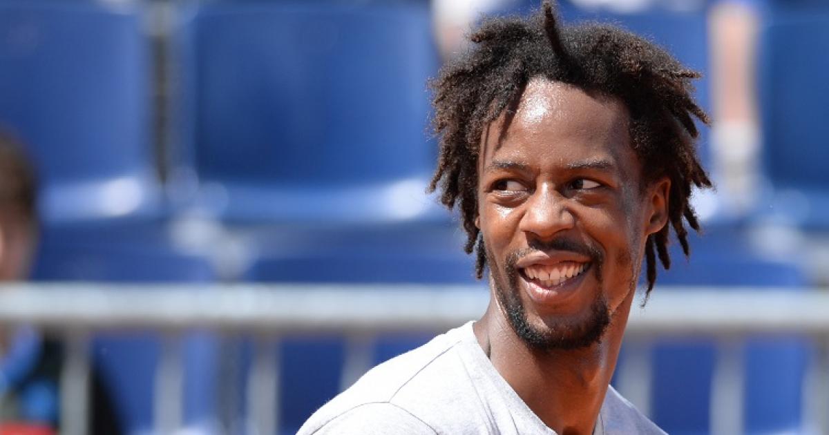 Gaël Monfils jongle avec du papier toilette pour le #StayAtHomeChallenge