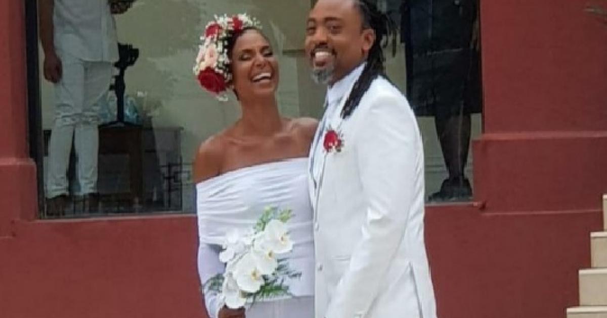     





Machel Montano est maintenant un homme marié




