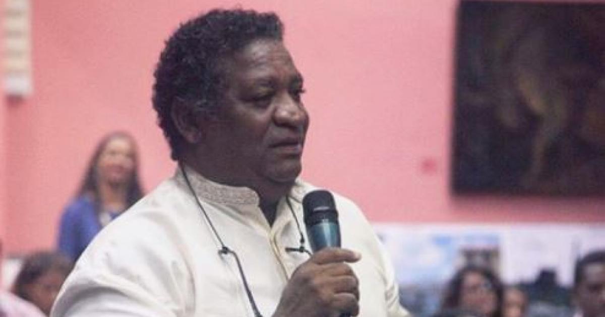     





Municipales 2020 : Michel Ullindah quitte les rangs de l'alliance autour de Daniel Chomet




