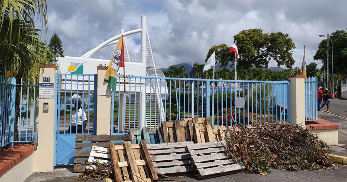 Conflit Baie-Mahault : Ary Chalus rencontre les grévistes de l'UTC UGTG