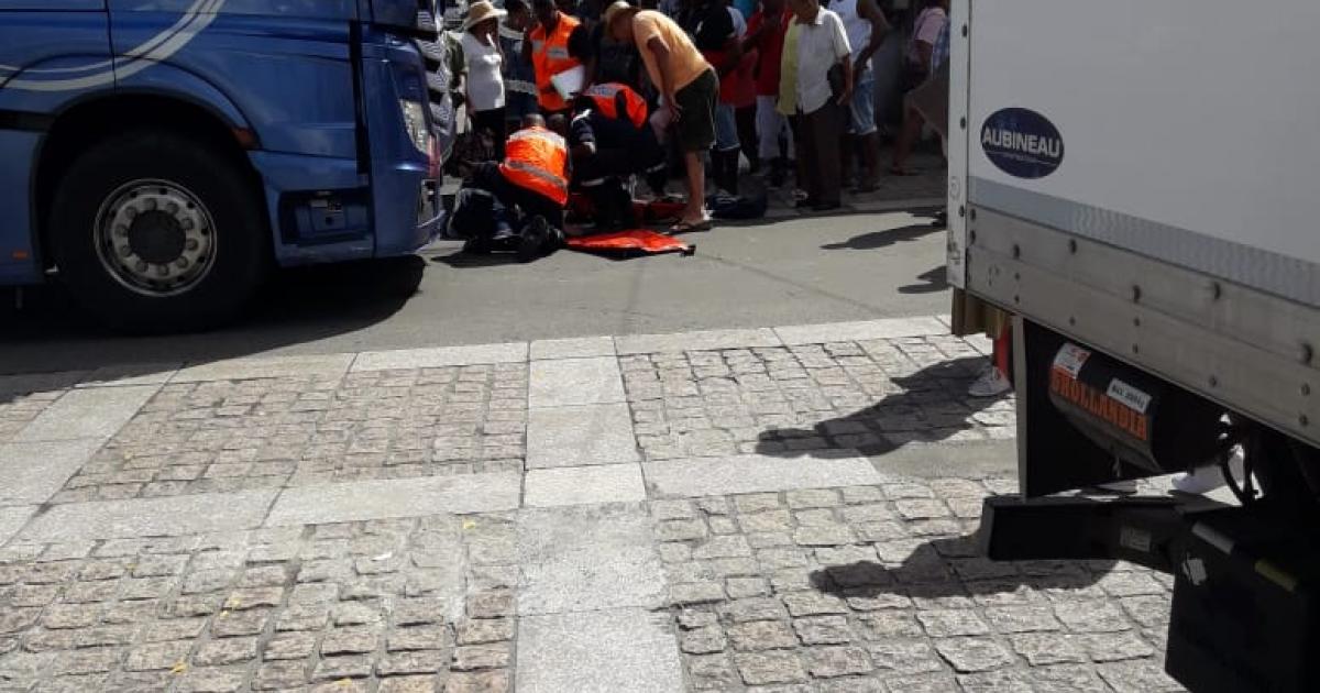 Un camion blesse gravement un octogénaire