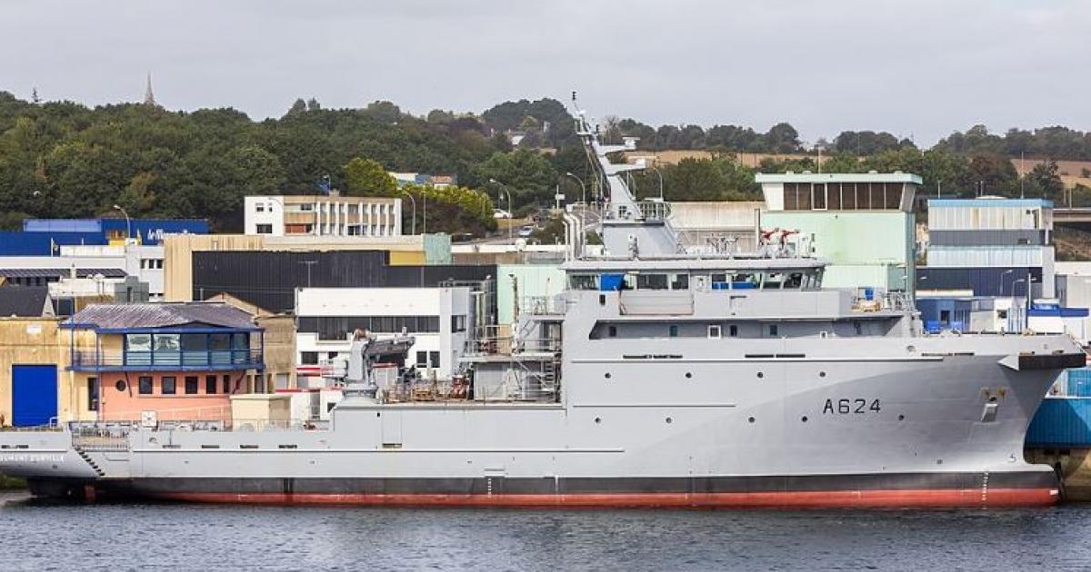     





Covid-19 : la marine nationale achemine plus de 100 tonnes d'oxygène vers la Martinique




