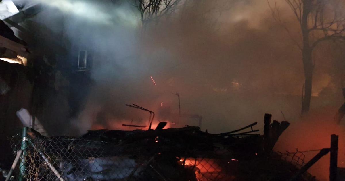 Un incendie ravage deux maisons à Basse-Terre