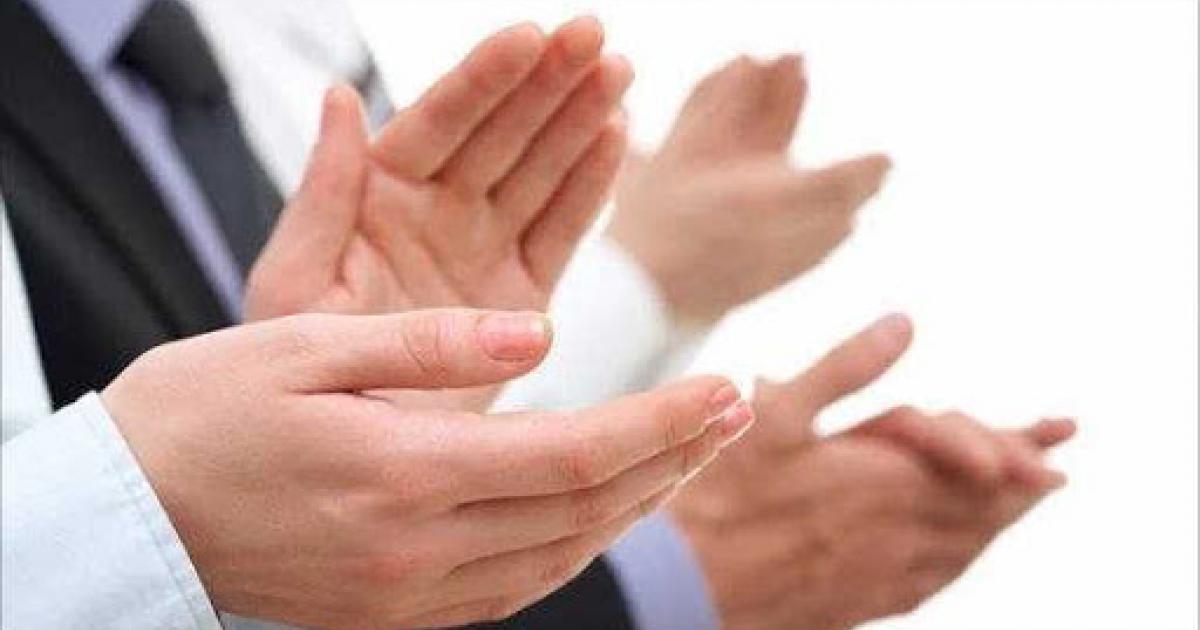 En Guadeloupe, on applaudit aussi les travailleurs mobilisés