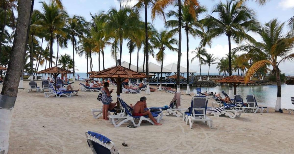     





Baignades et activités nautiques interdites en Guadeloupe





