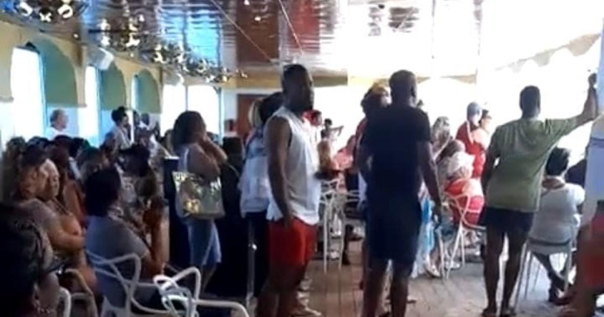     





Tension extrême à bord du Costa Magica (vidéo)




