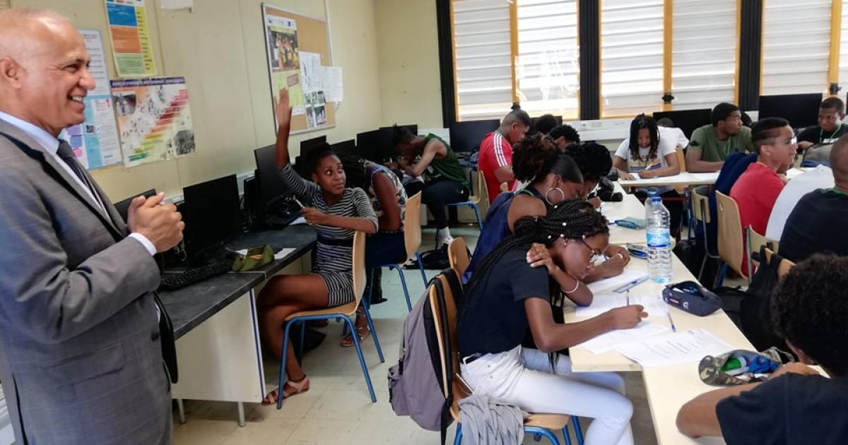 Le Recteur se rend aux épreuves de contrôle continu du Baccalauréat