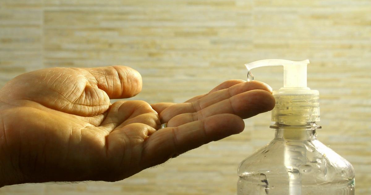 Les 1er flacons de liquide hydroalcoolique livrés