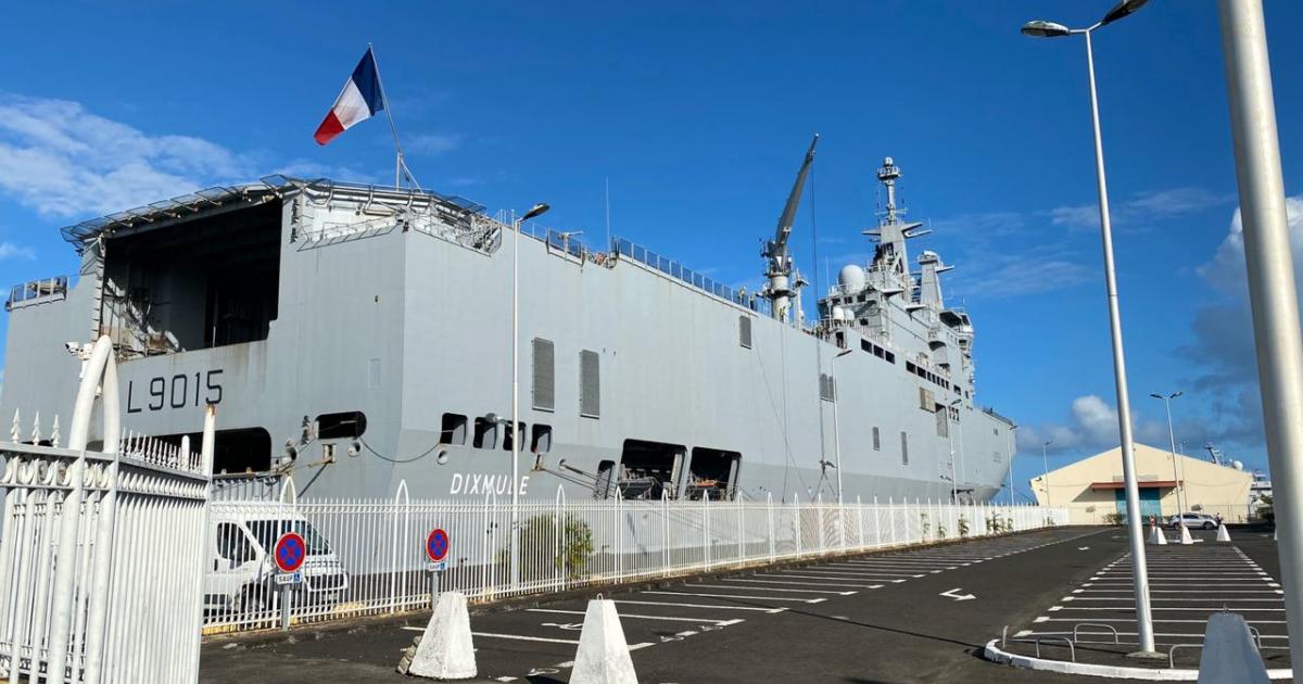 Le porte-hélicoptères Dixmude est en Guadeloupe