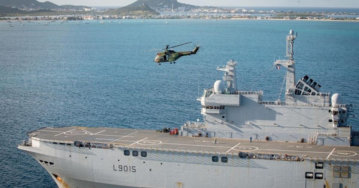 Le porte-hélicoptères Dixmude se positionne à proximité de la Guadeloupe