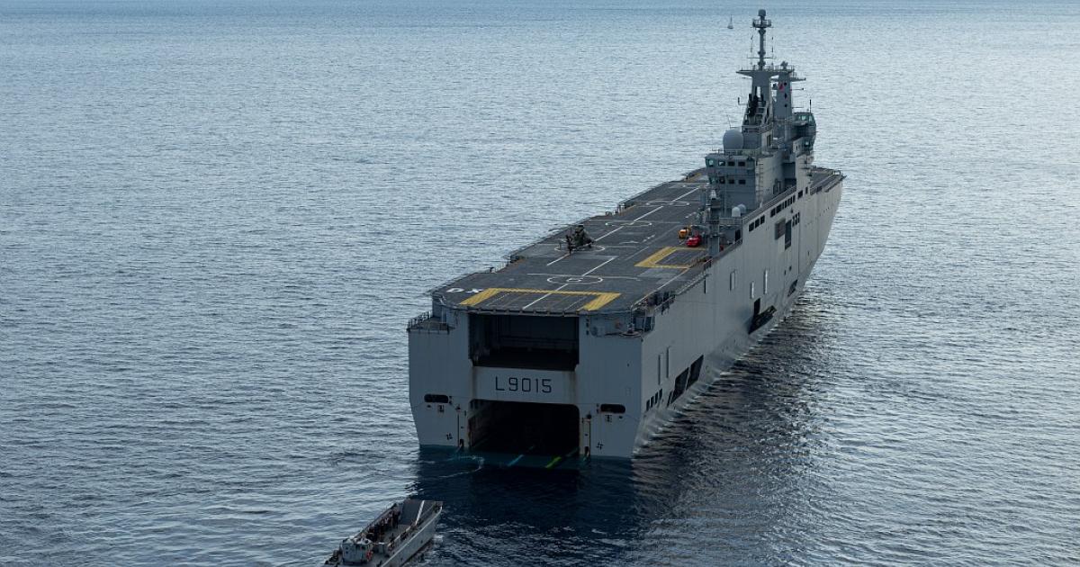 Le Dixmude en manœuvre inter-îles