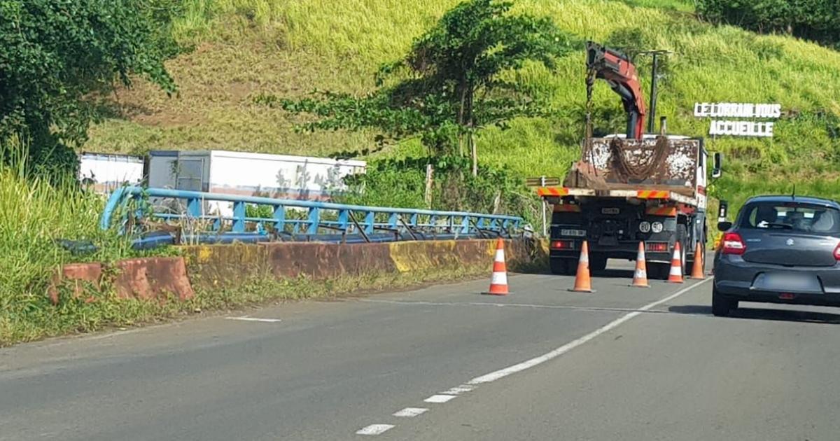     





Réparation d'une canalisation au Lorrain après une impressionnante casse




