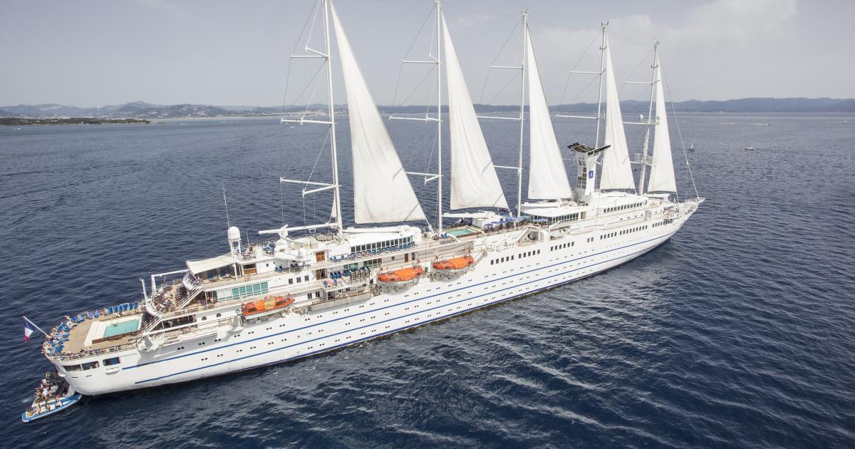 Le bateau de croisière le Club Med 2 quitte la Martinique