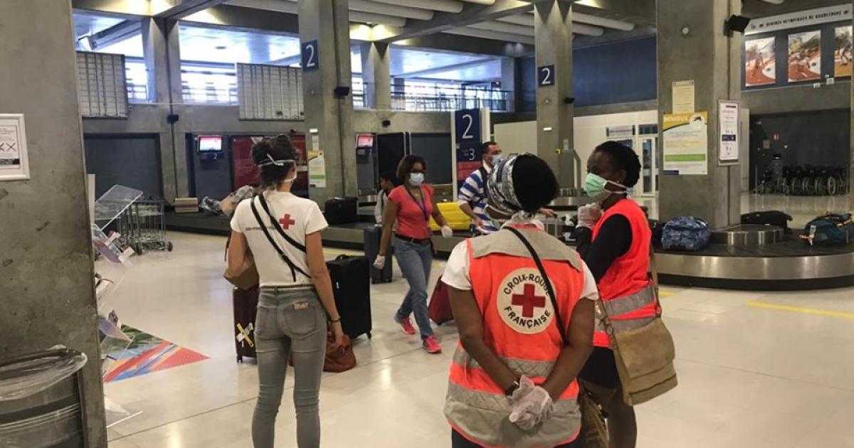 Contrôles sanitaires renforcés à l'aéroport Pôle Caraïbes