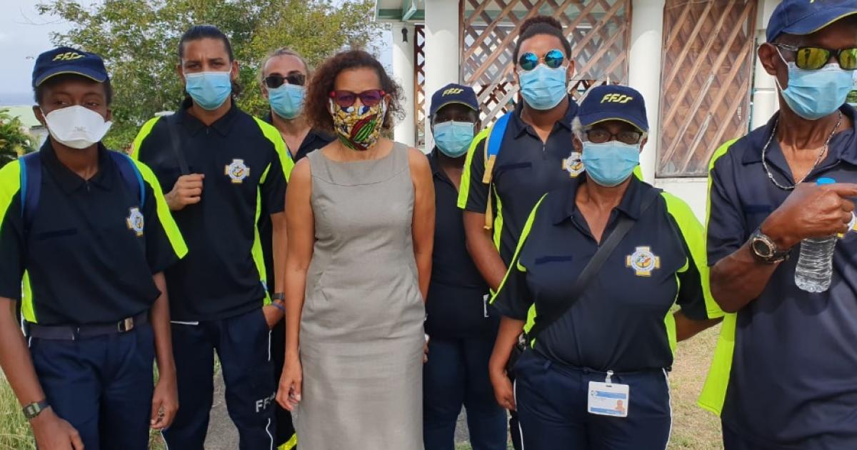 La ville de Basse-Terre distribue des masques artisanaux