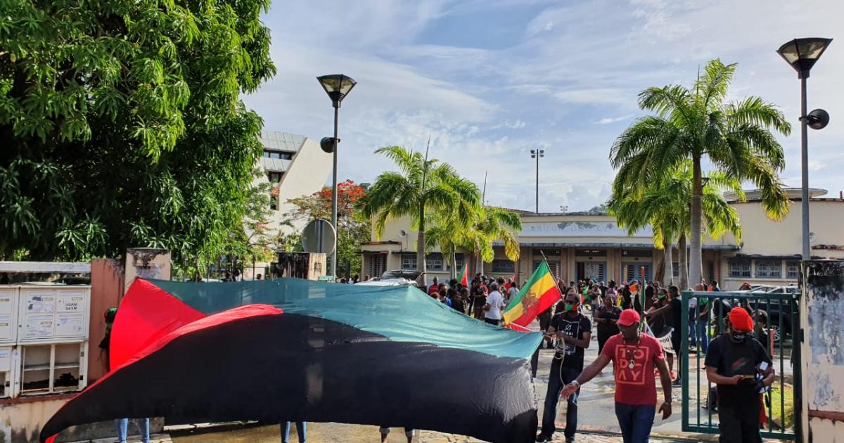 Les soutiens des "7 d'Océanis" manifestent à Fort-de-France