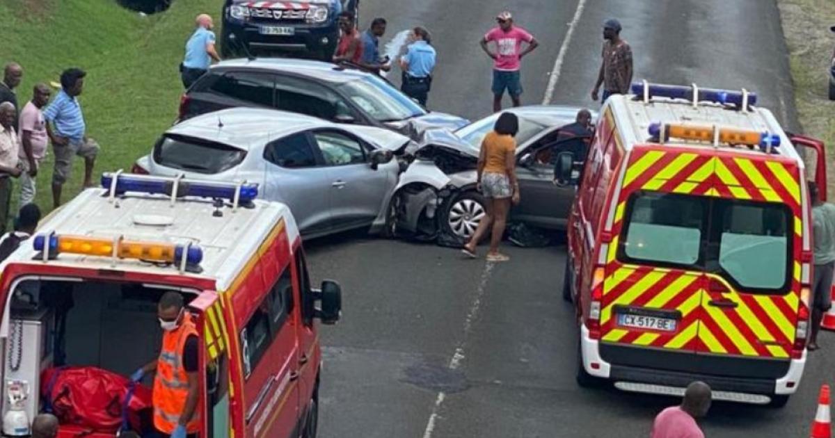     





Un accident entre trois voitures sous le pont du Lamentin 




