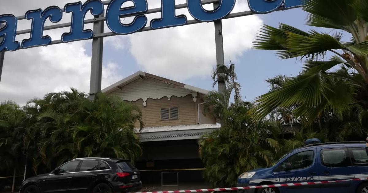 Une femme blessée par balle sur le parking de Destreland
