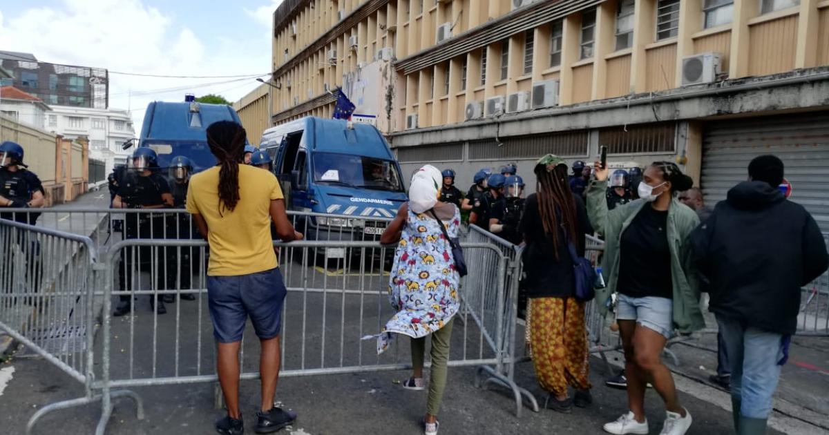     





Deux jeunes activistes placés en garde à vue au commissariat de Fort-de-France




