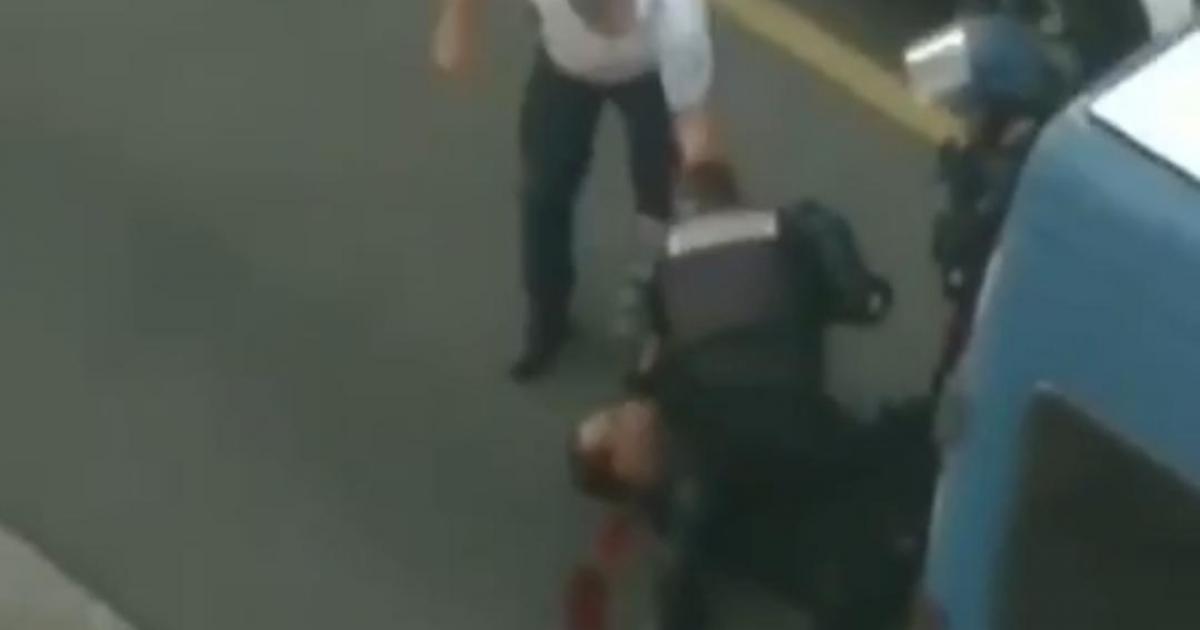 Un jeune militant blessé lors de son interpellation devant le commissariat