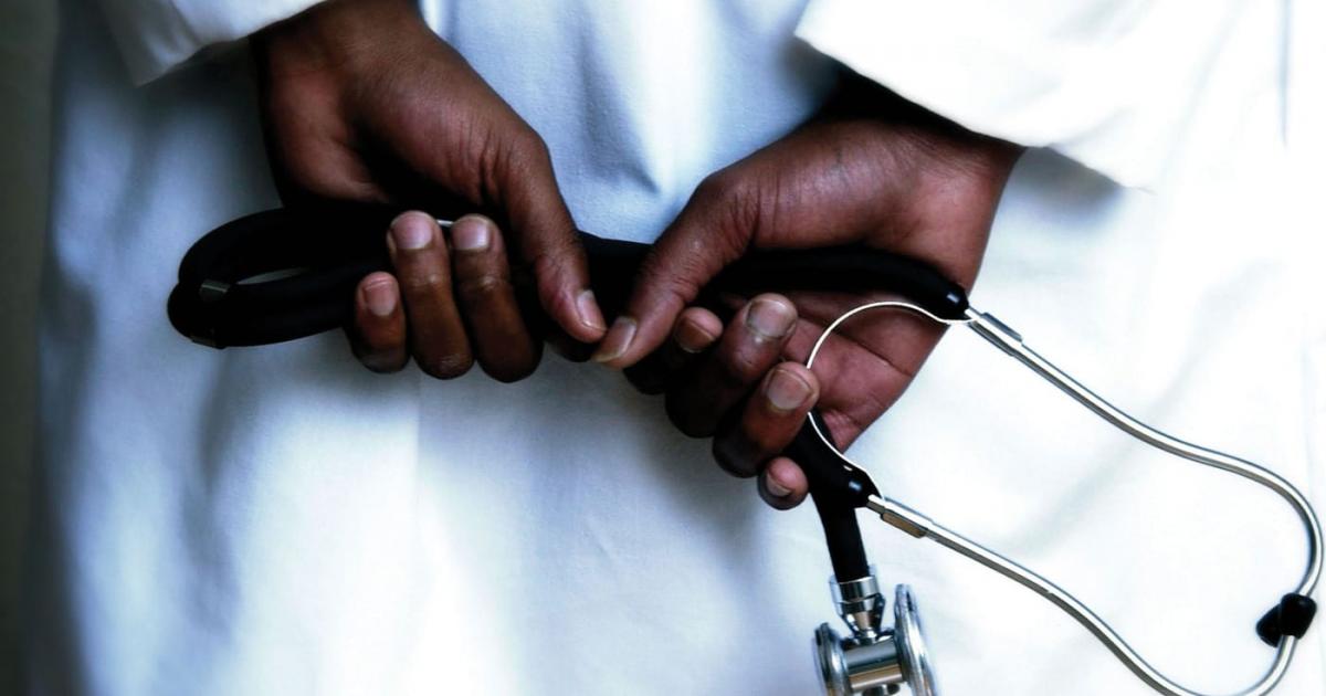 Des médecins noirs pour des patients noirs, la LICRA monte au créneau