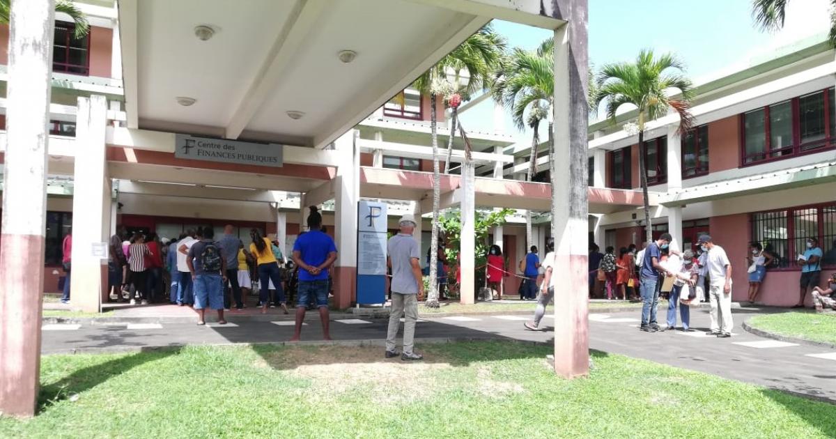 L’attente est longue au centre des finances publiques