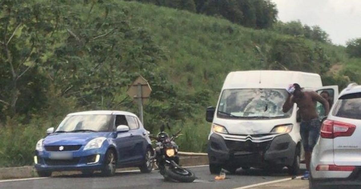 Collision entre une moto et une camionnette à Trinité