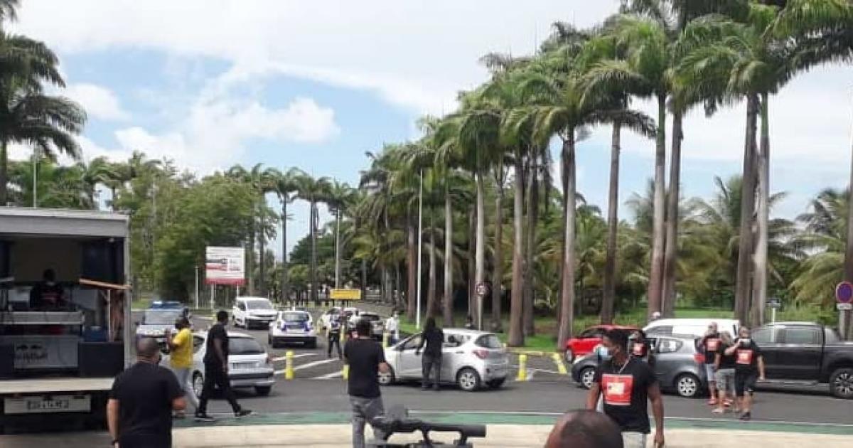 Le Syndipros bloque l'accès à l'aéroport