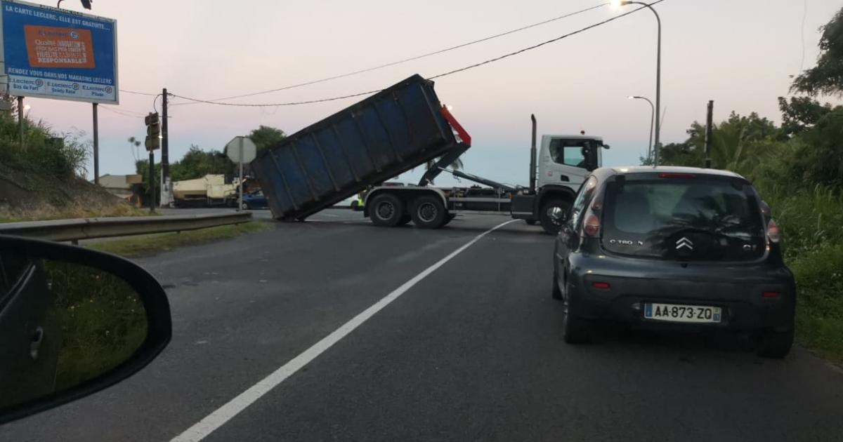 Grève Nicollin Antilles : les barrages s'intensifient