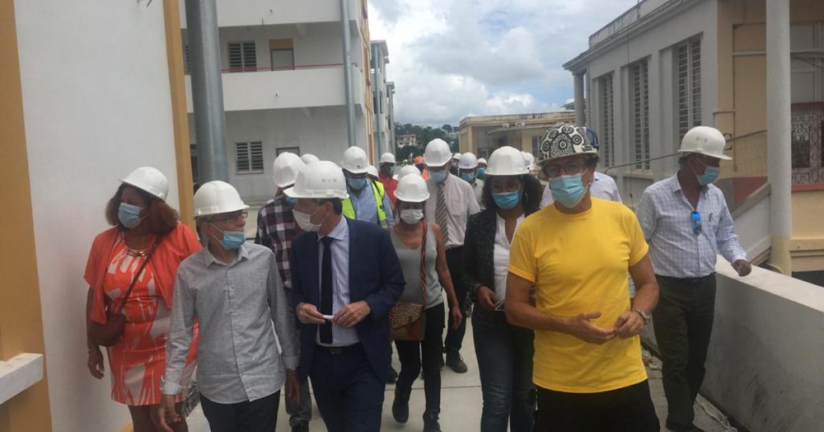 Alfred Marie-Jeanne en visite au Lycée Schœlcher