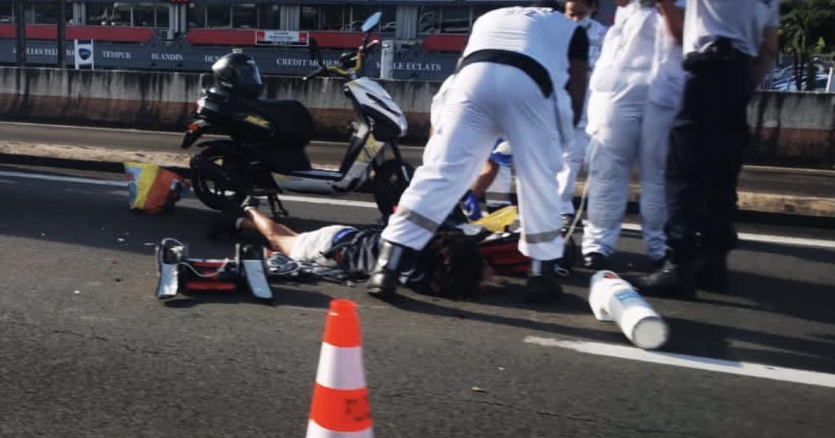 Une motocycliste chute grièvement sur l'autoroute