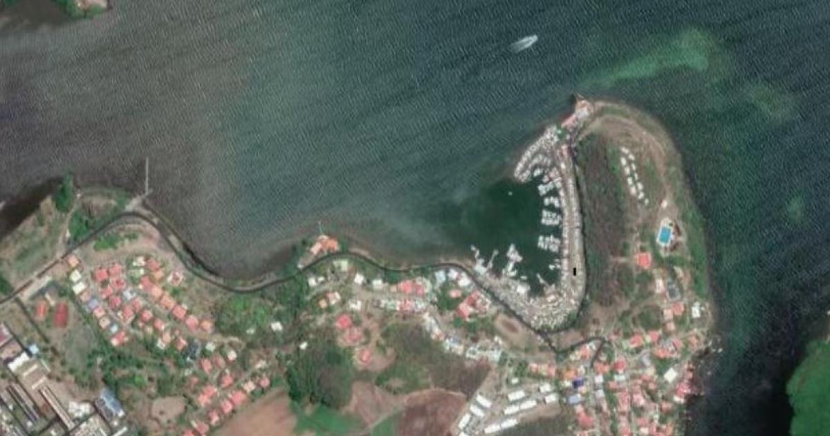     





Une pollution aux hydrocarbures dans la marina du François




