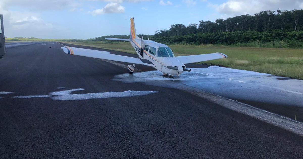 Un petit avion arrache ses trains d'atterrissage sur la piste du Raizet