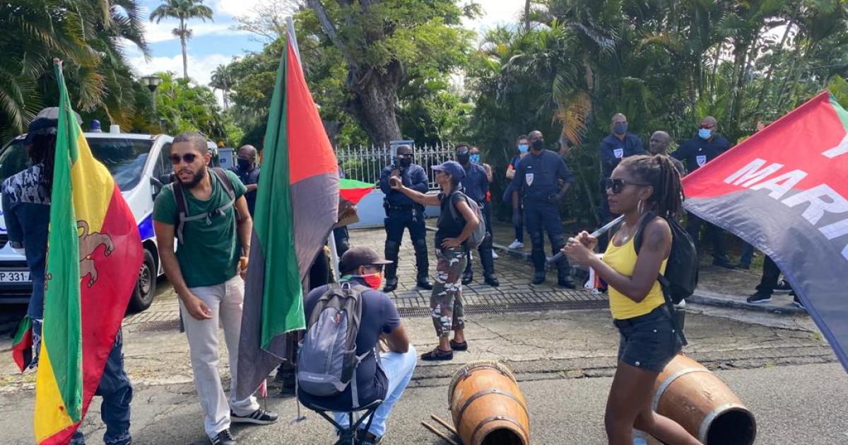 Mobilisation des RVN devant la résidence préfectorale