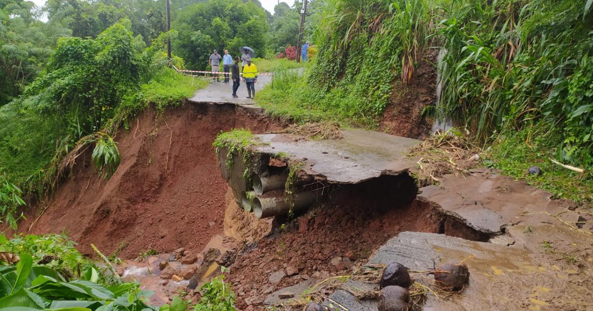 Glissements de terrain, routes détruites : les fortes pluies provoquent des dégâts en Martinique