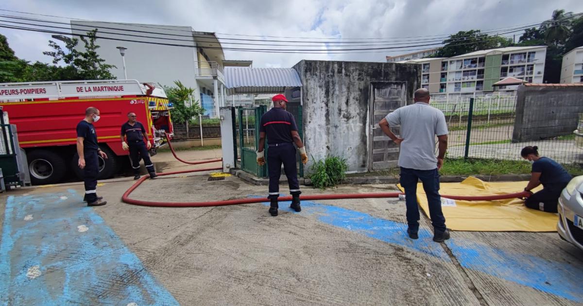 Des citernes d'eau sanitaire installées à Sainte-Marie pour pallier les coupures