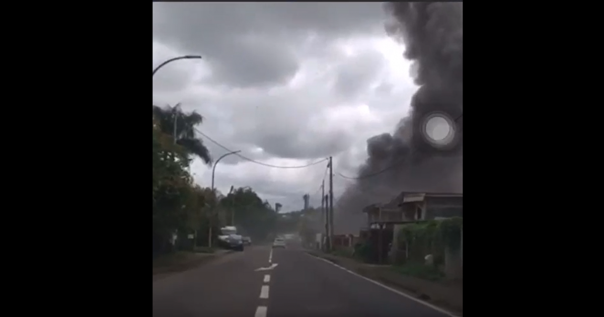     





[VIDEO] L'incendie est éteint à Petit-Bourg 




