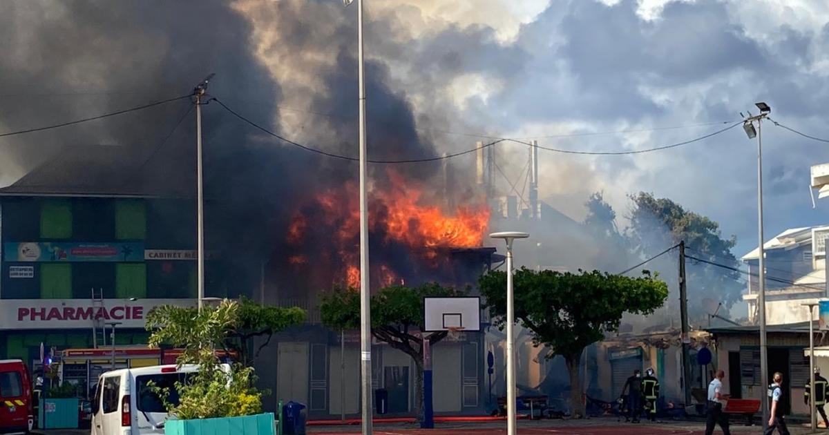 Plusieurs bâtiments en flammes au Moule
